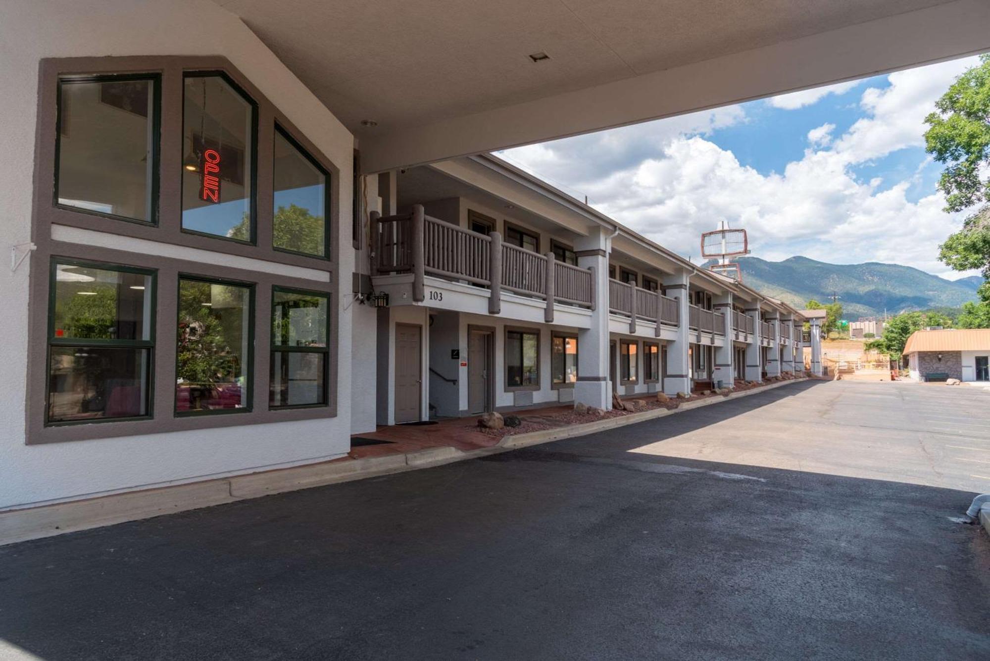 Quality Inn & Suites Manitou Springs At Pikes Peak Exterior foto
